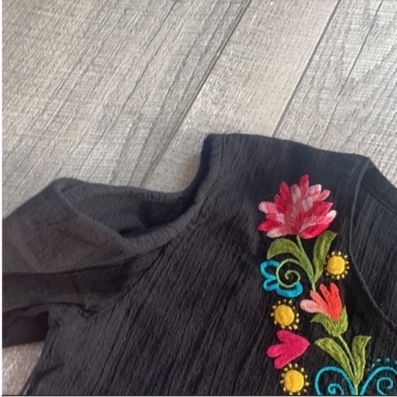 Urban Outfitters Black Floral Embroidered Open Shoulder Top Size Small. - Picture 6 of 7
